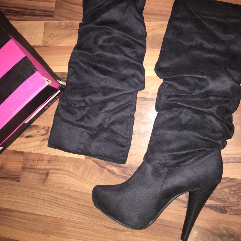 Black Suede Heel Boots!